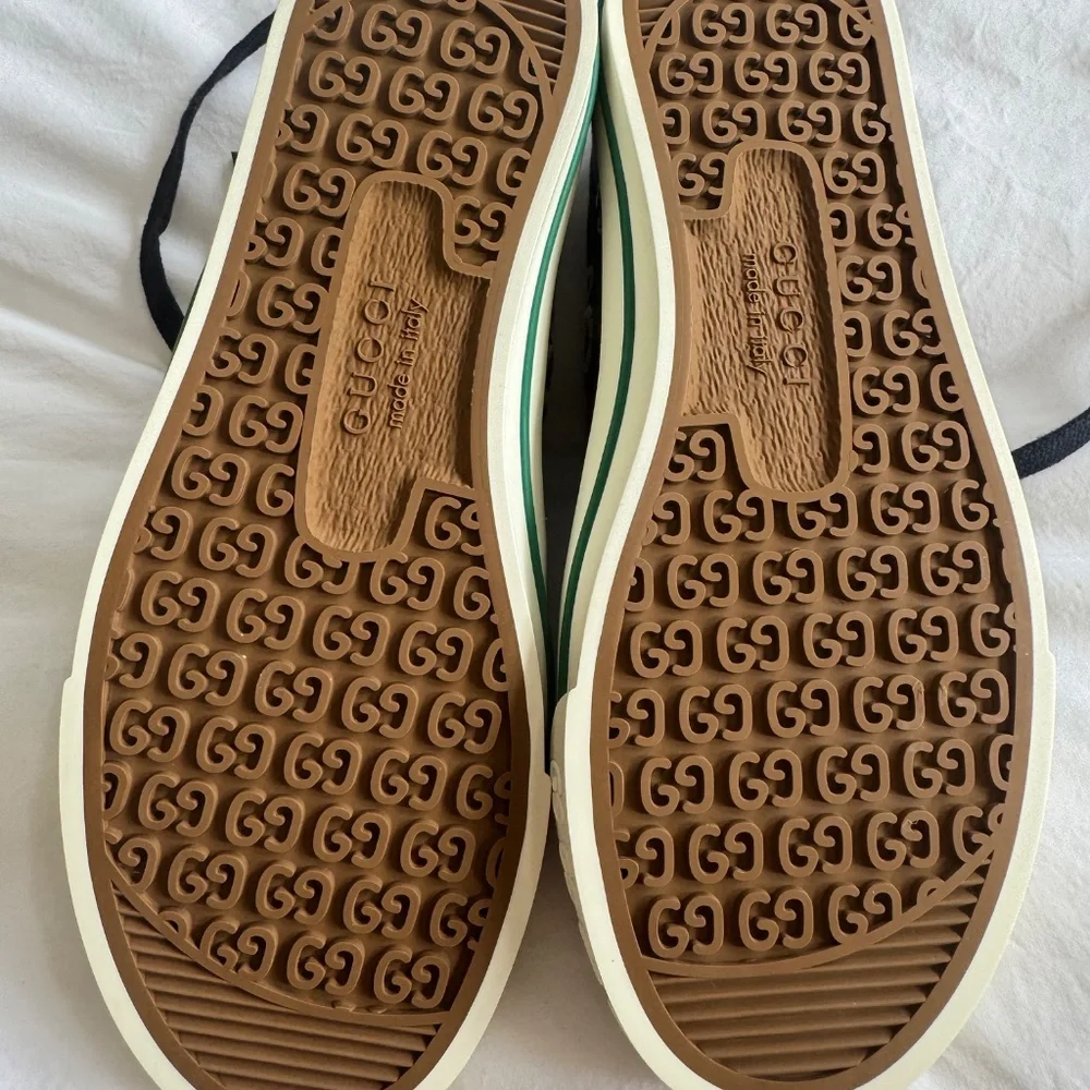 NIB Authentic Gucci Sneakers - Picture 5 of 6